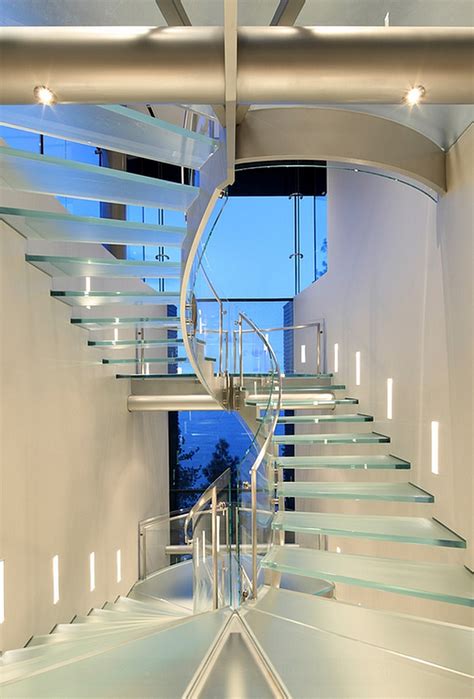 Creating a Statement Piece with an Exquisite Glass Staircase