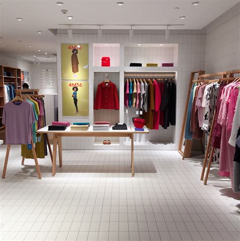 Creating an Engaging Store Environment: Maximizing Sales through Store Design and Visual Merchandising