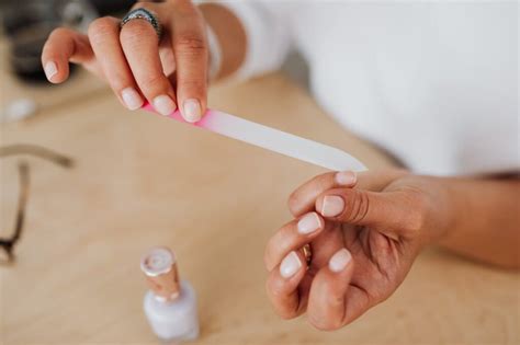 Daily Habits for Maintaining Healthy Nails