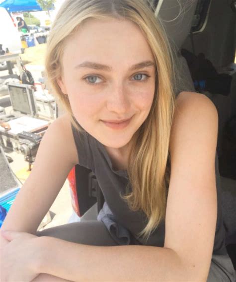 Dakota Fanning's Personal Background