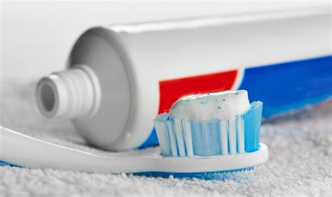 Decoding the Ingredients: A Guide to Choosing the Right Toothpaste for Optimal Oral Care