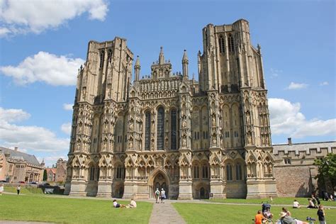 Delving into the Enchanting History of Iconic Cathedrals