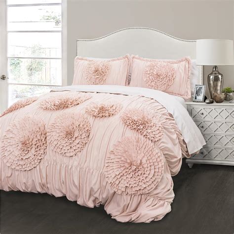 Designing the Ideal Blush-Colored Bedding