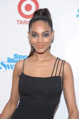 Details about Year of Birth and Vertical Measurement of Ariel Meredith