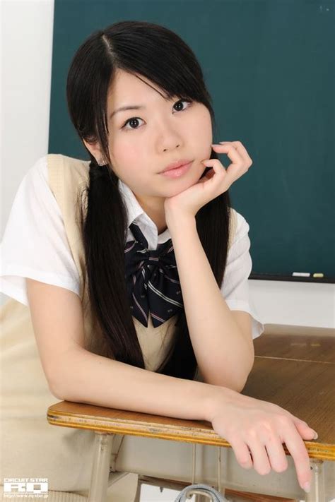 Discover Fuyumi Ikehara's Height and Weight