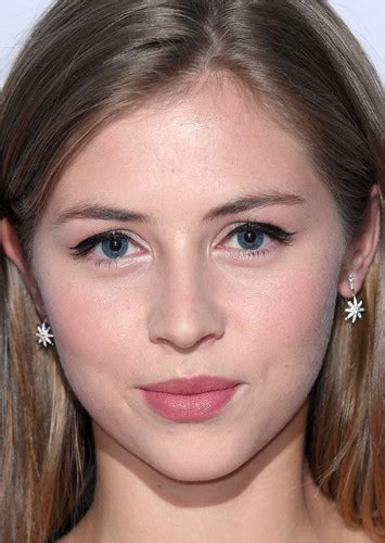 Discover Hermione Corfield's stature measurements