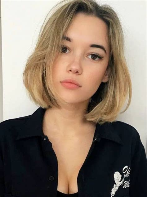 Discover Sarah Snyder's Physique Stats!