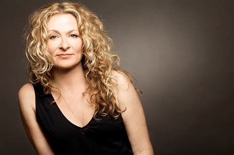 Discover the Comedy Style of Stand-Up Comedian Sarah Colonna