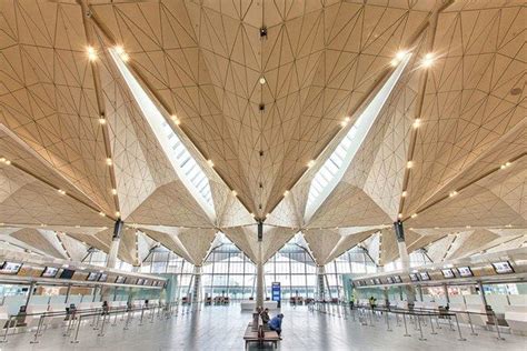 Discover the Marvels of Airport Architecture: Striking Designs Across the Globe