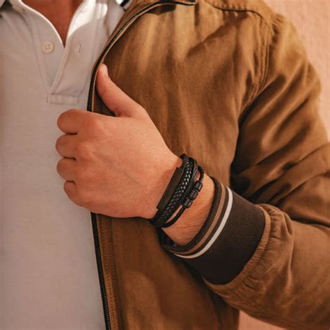 Discover the Timeless Elegance of Leather Bracelets