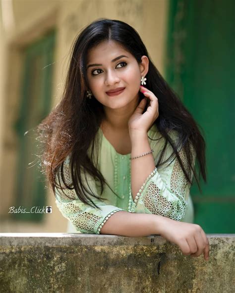 Discovering Aditi Mondal's Unique Fashion Sense and Stylish Choices