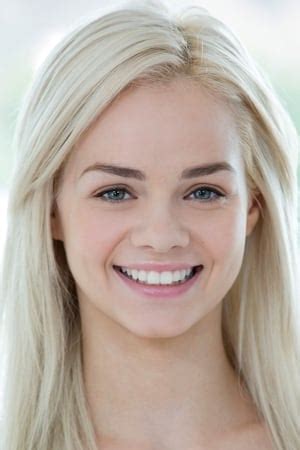 Discovering Elsa Jean's Physical Characteristics