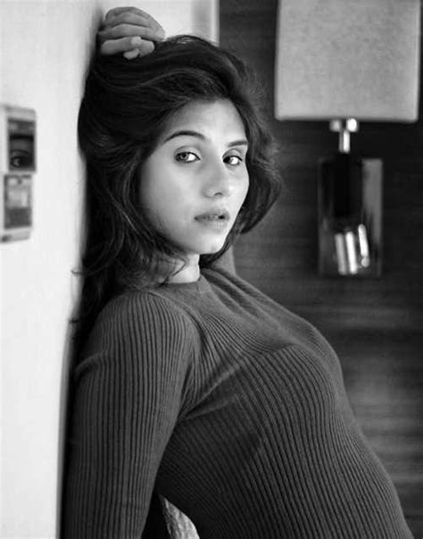 Discovering Taniya Chatterjee's Figure and Fashion Style