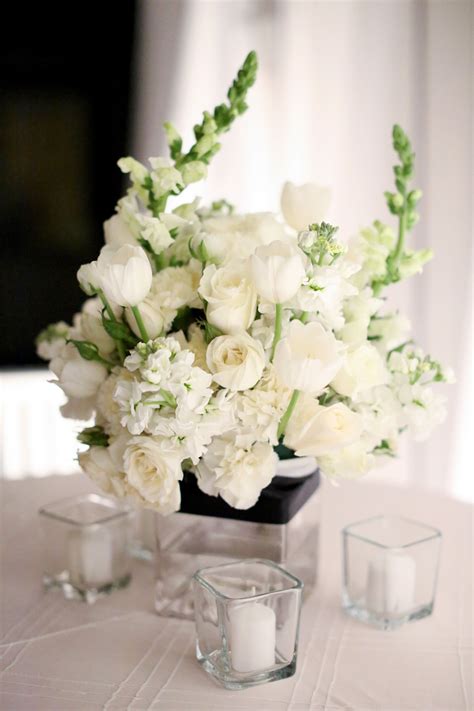 Discovering the Balance: Embracing the Duality of Black and White in Floral Arrangements