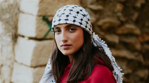 Discovering the Deeper Meaning: Exploring the Rich Cultural and Historical Significance of Bandanas