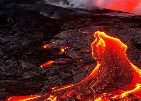 Diving into the Depths: Exploring the Symbolism of Volcanoes in Dreams