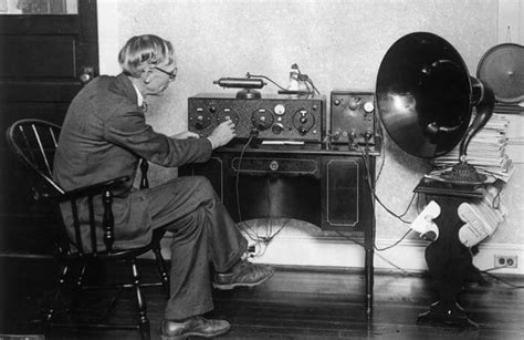 Diving into the Golden Era: Exploring the History of Radio Broadcasting