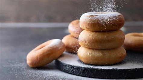 Donut-Making Techniques: From Traditional to Creative Innovations