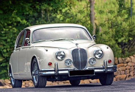 Driving a Classic Jaguar: Experiencing Timeless Elegance