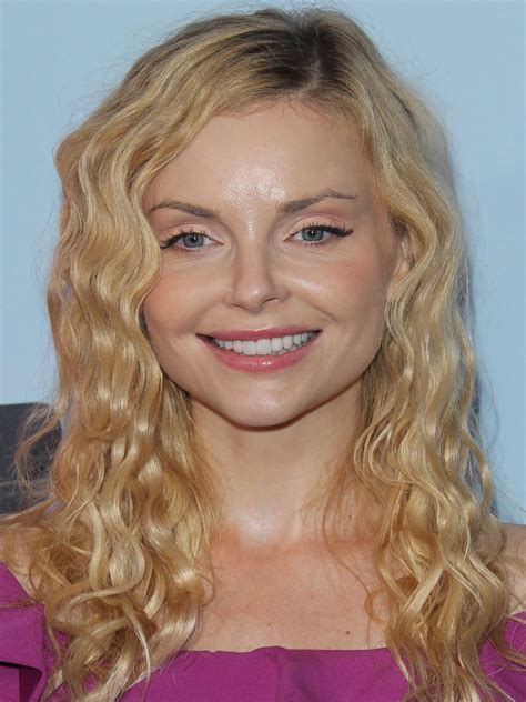 Early Life and Background of Izabella Miko