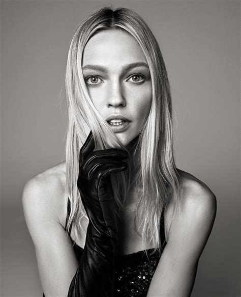 Early Life and Background of Sasha Pivovarova