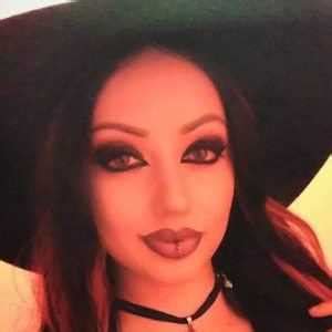 Early Life and Childhood of Dani Divine