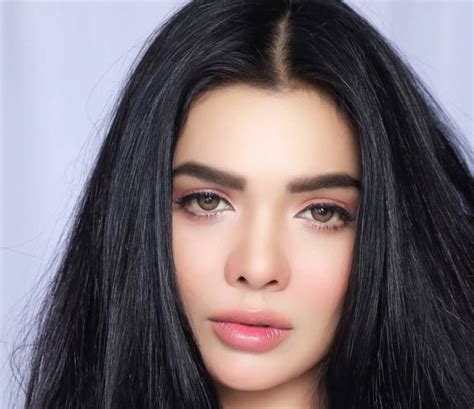 Early Life and Childhood of Sara Loren