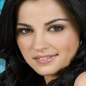 Early Life of Mayte Perroni