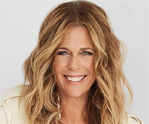 Early life and education of Rita Wilson