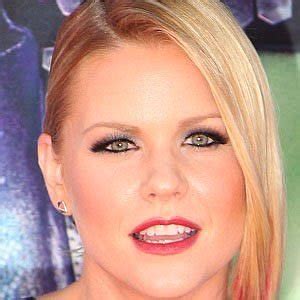 Earnings of Carrie Keagan