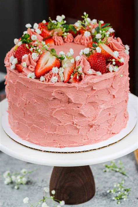 Elevate Your Strawberry Cake with Creative Toppings