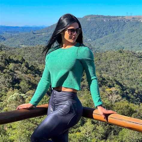 Eva Andressa's Workout Routine and Diet