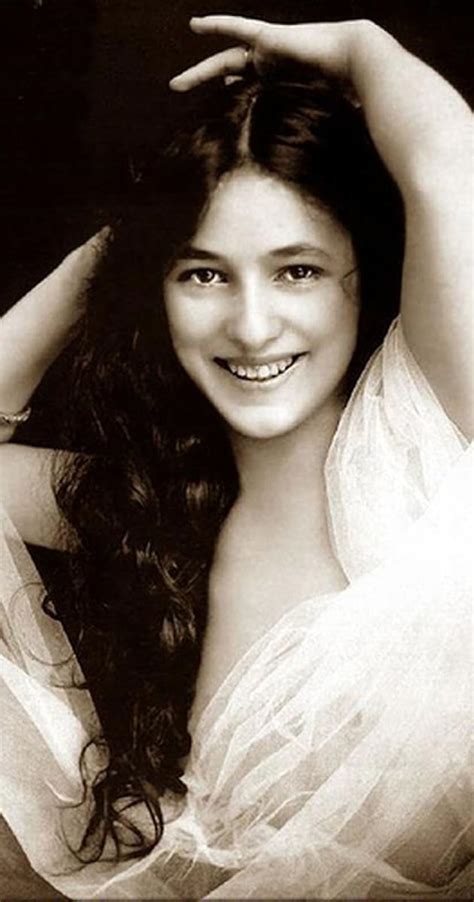 Evelyn Nesbit's Height and Appearance