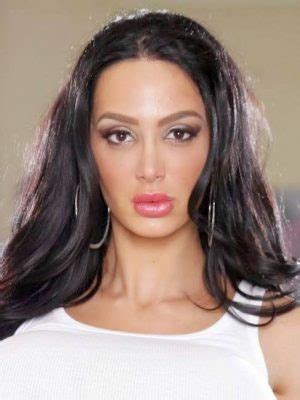 Examining Amy Anderssen's Body Measurements