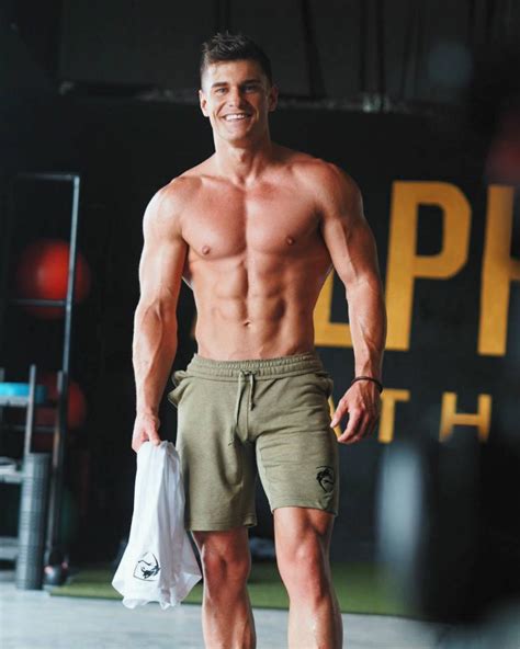 Explore Rob Lipsett's Height and Physical Stats