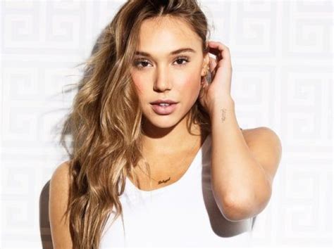 Exploring Alexis Ren's Modeling Success