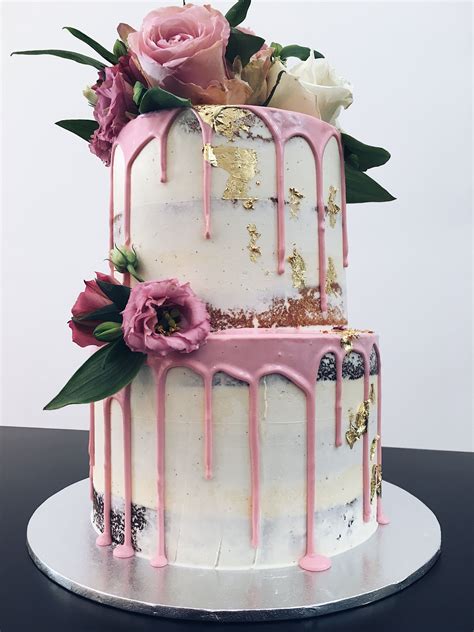 Exploring Cake Trends: from Naked Cakes to Drip Cakes