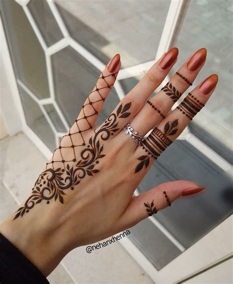 Exploring Creative Henna Designs and Styles