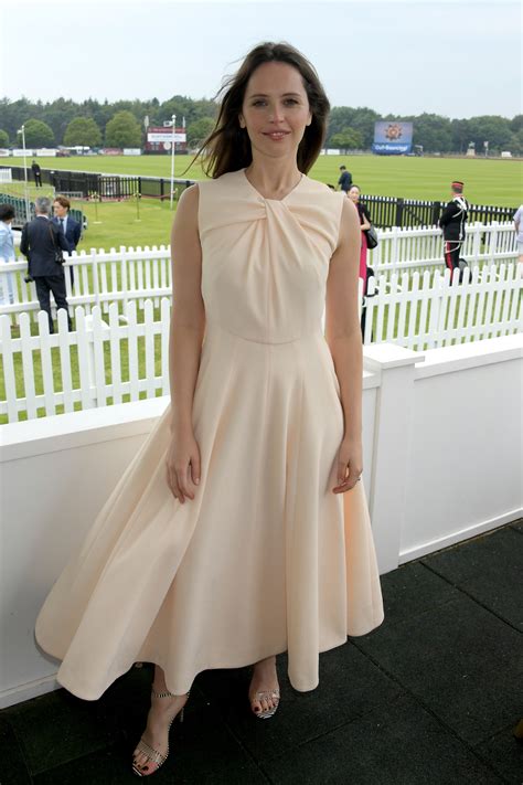 Exploring Felicity Jones' Fashion and Style Choices