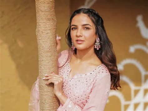 Exploring Jasmin Bhasin's Height