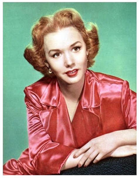 Exploring Piper Laurie's Fashion Style