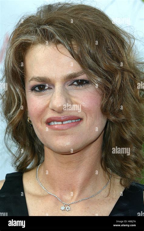 Exploring Sandra Bernhard's Wealth and Financial Achievements