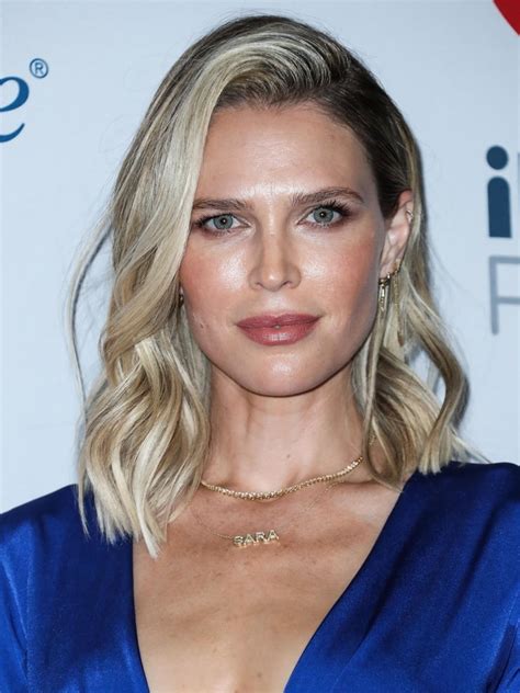 Exploring Sara Foster's Physical Attributes