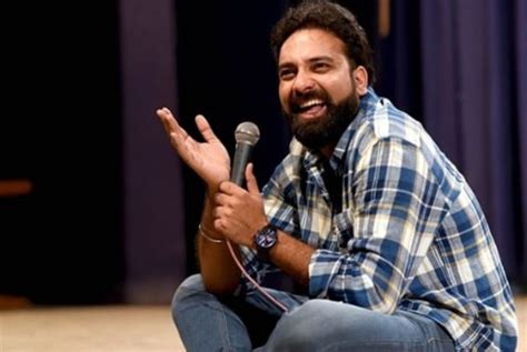 Exploring the Distinctive Humor Style of the Indian Stand-up Artist