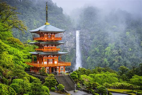 Exploring the Enchanting Beauty of Japan: Must-Visit Destinations and Hidden Gems