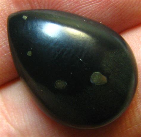 Exploring the Historical Significance of Obsidian Gemstones