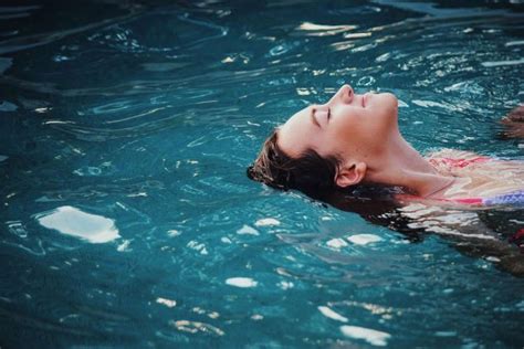 Exploring the Science behind the Relaxation and Stress Relief of Swimming