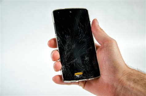 Exploring the Significance of Dreaming about a Damaged Smartphone