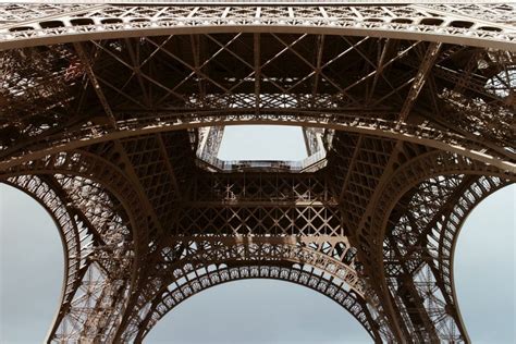 Exploring the Symbolic Meaning of Towering Structures in Dreams