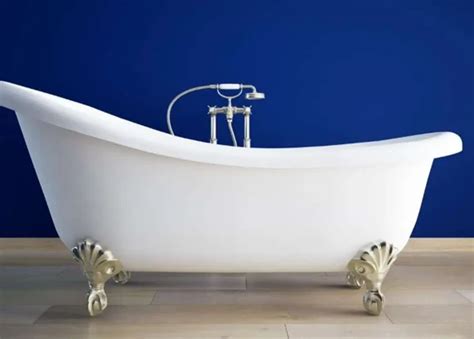 Exploring the Symbolism Behind a Damaged Bathtub in Dreams